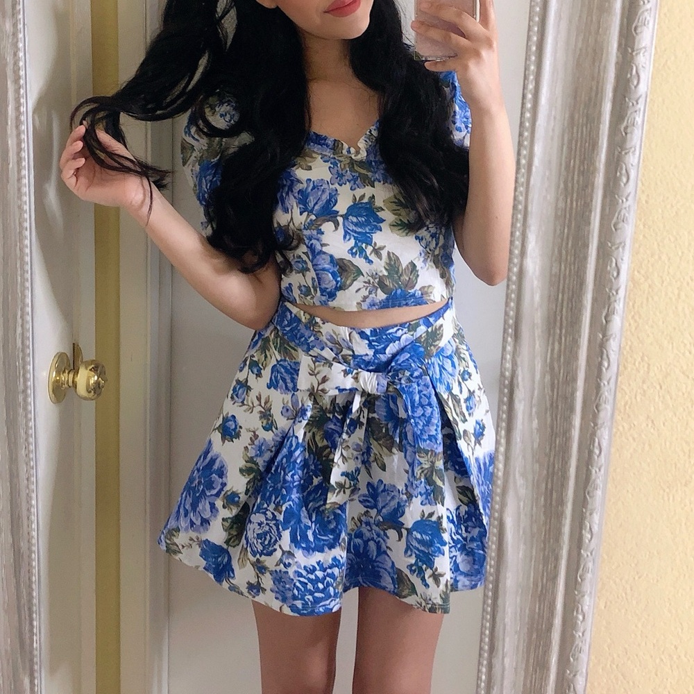 Blue flora puff sleeve cropped blouse and skirt set
